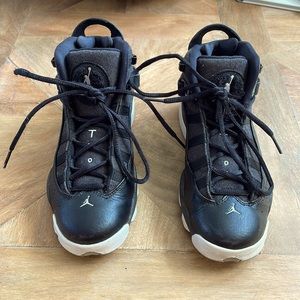 Unisex black air Jordan 6 rings. Good condition
